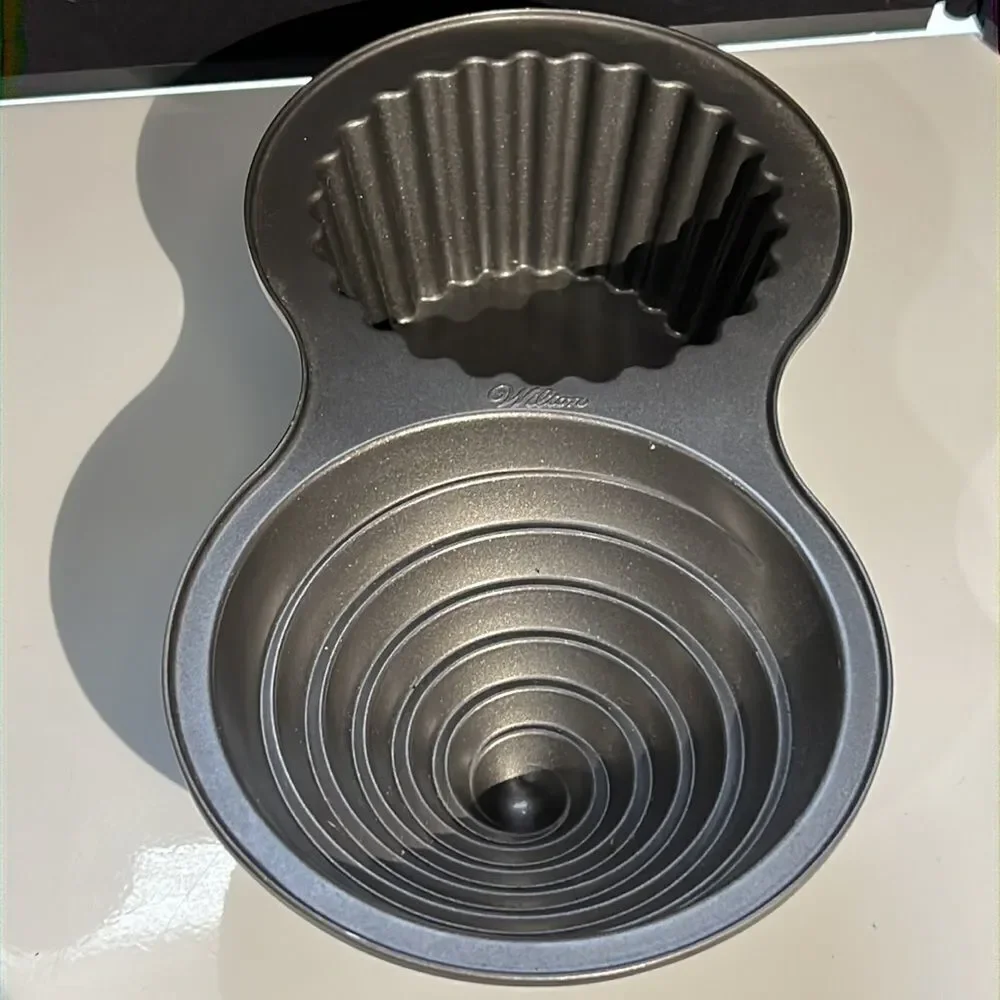 Wilton Jumbo Cupcake Cake Pan